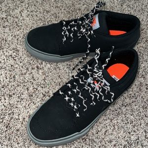 Nike Satire Mid Lace Up Sneakers Size 5.5 Youth